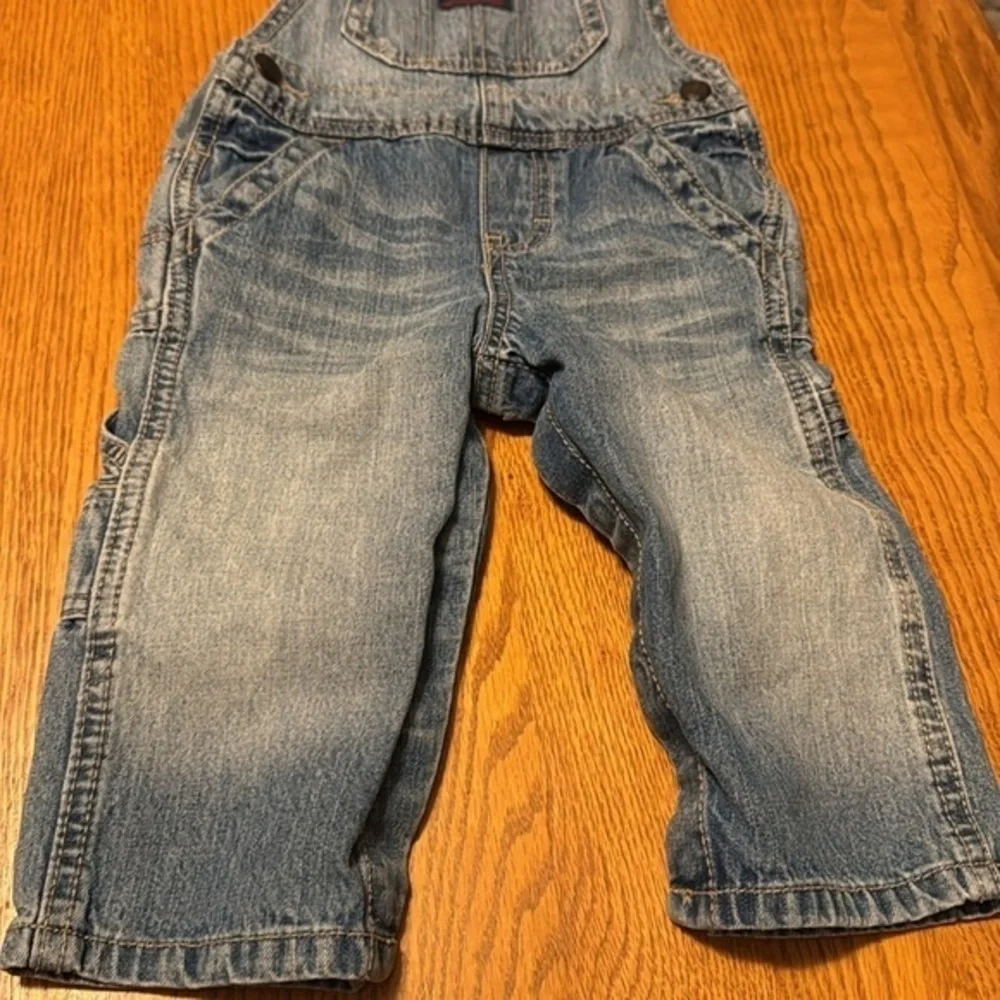 OshKosh B’Gosh ‎ denim bib overalls size 12 mos